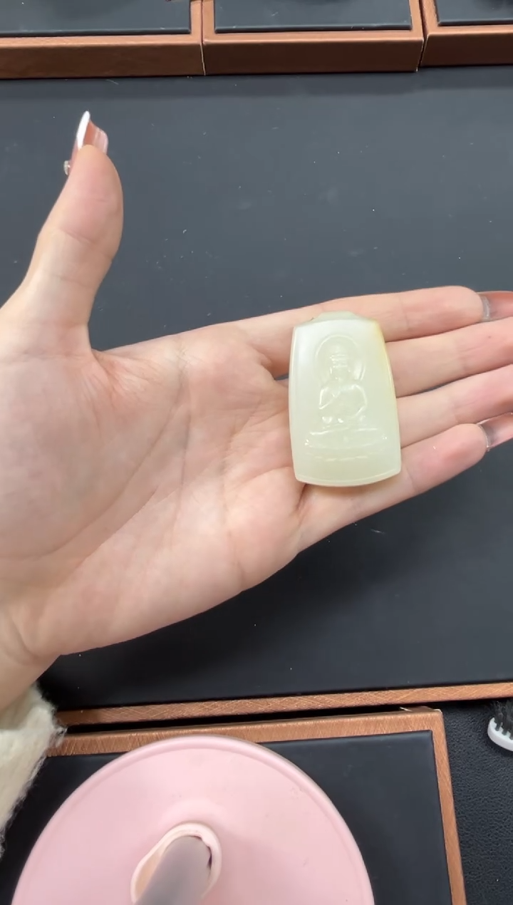 【闪购商品】和田玉吊坠(赠链)未镶嵌且末金山微色差吊坠