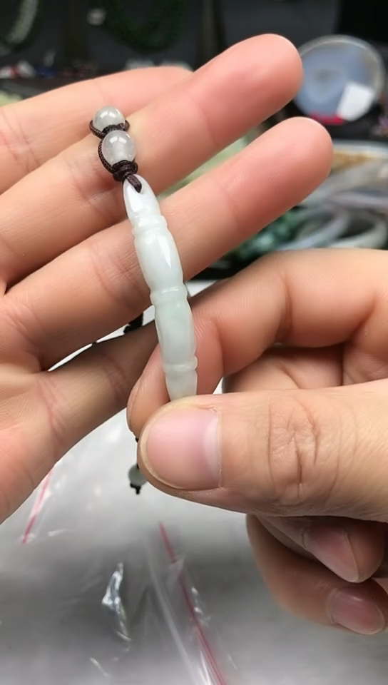 【闪购商品】翡翠吊坠(赠链)未镶嵌藕节