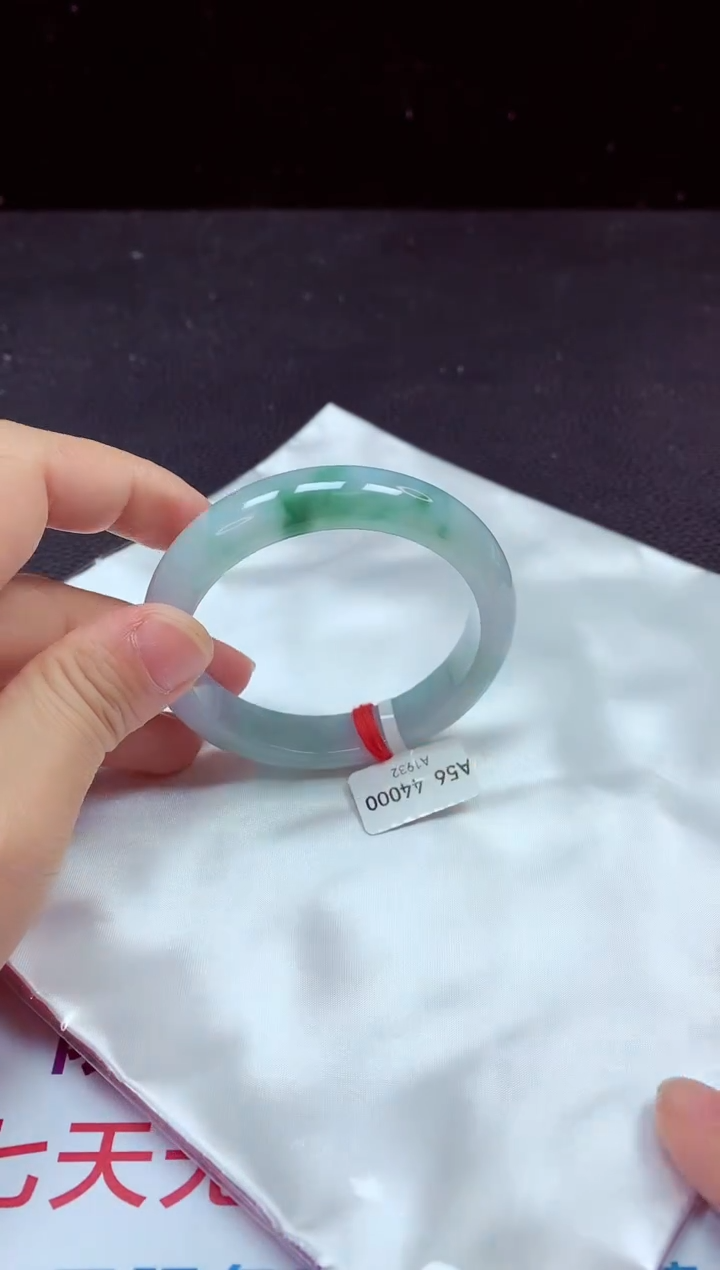 【闪购商品】翡翠手镯未镶嵌镯子56+