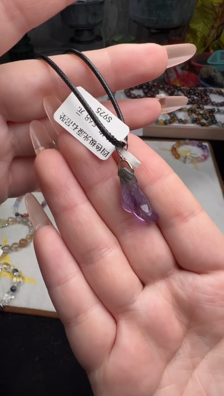 颈饰未镶嵌水晶极光吊坠多样性发其一