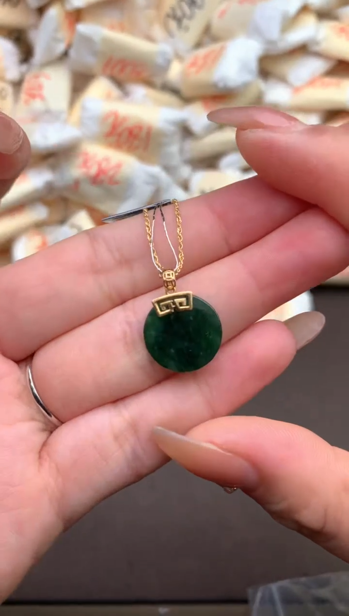 【闪购商品】翡翠18K金镶嵌颈饰 —