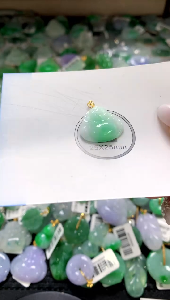 颈饰18K金镶嵌翡翠1111111111111111