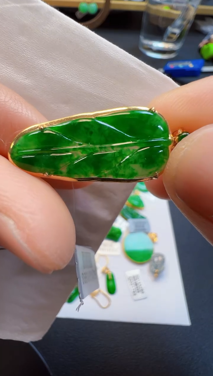 【闪购商品】翡翠吊坠(不含链)18K金镶嵌1980