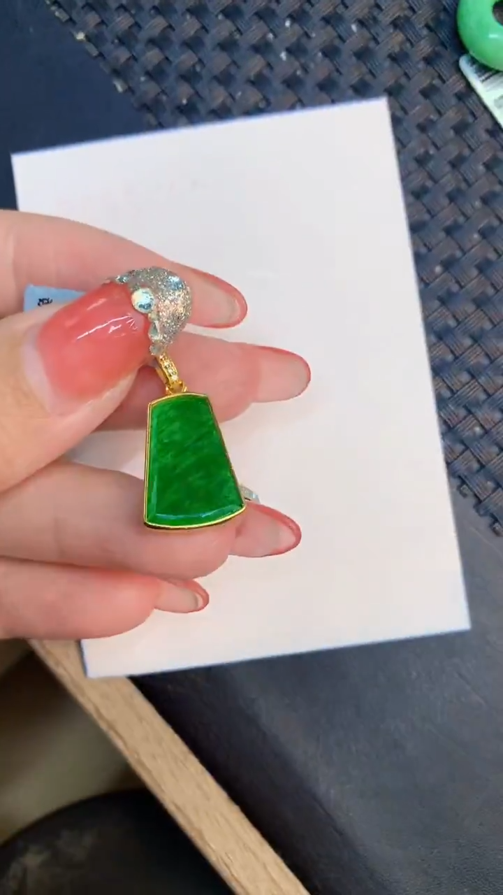 颈饰未镶嵌翡翠1