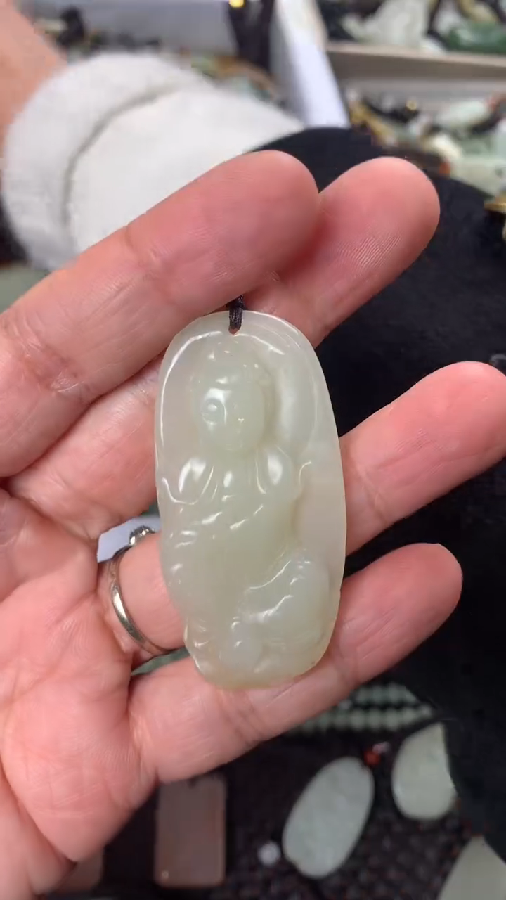 【闪购商品】和田玉颈饰未镶嵌多样性发货没有证书，拍一发一.有瑕