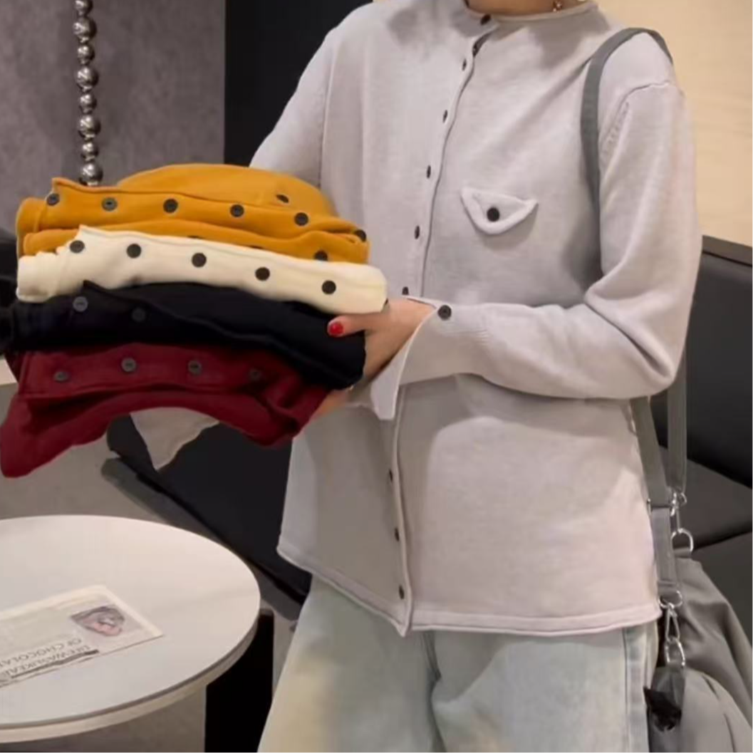 高品质三角扣软糯亲肤针织开衫毛衣