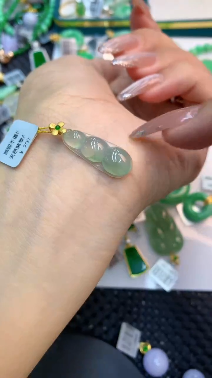 颈饰18K金镶嵌翡翠1