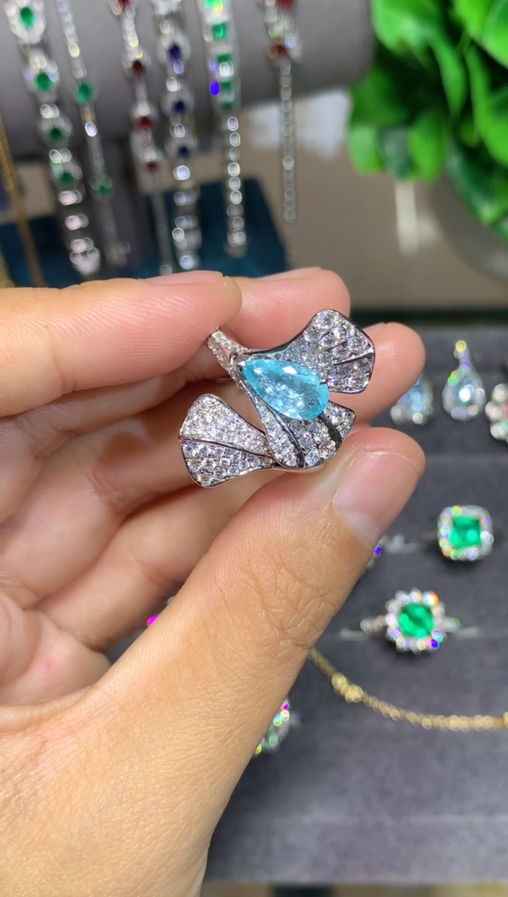 18K金镶嵌戒指帕拉依巴碧玺1.01CT