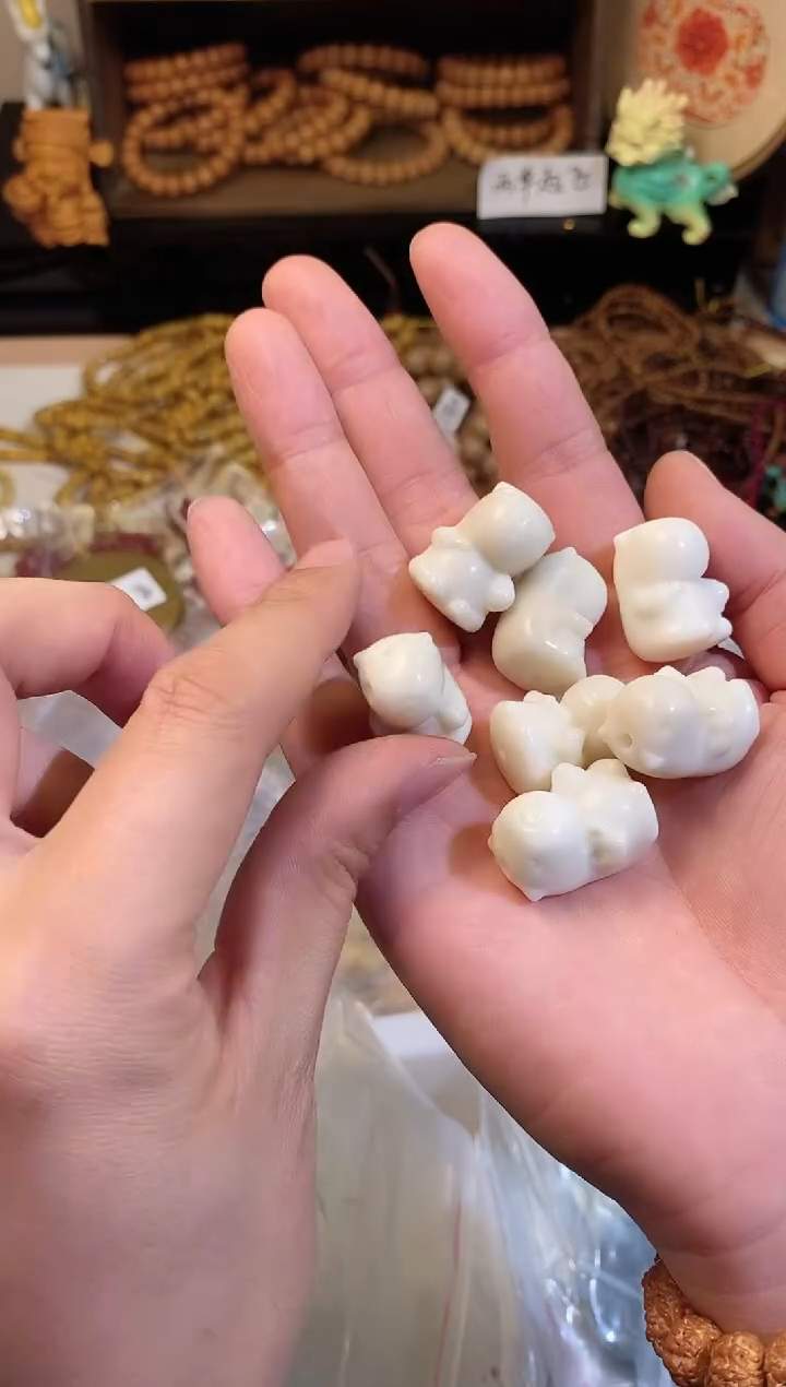 【闪购商品】菩提根/象牙果吊坠卡皮巴拉