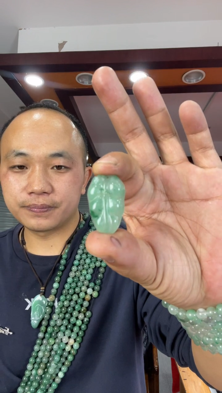 【闪购商品】石英质玉颈饰未镶嵌叶子