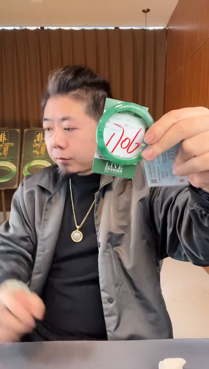 【闪购商品】石英质玉手镯未镶嵌非洲翠