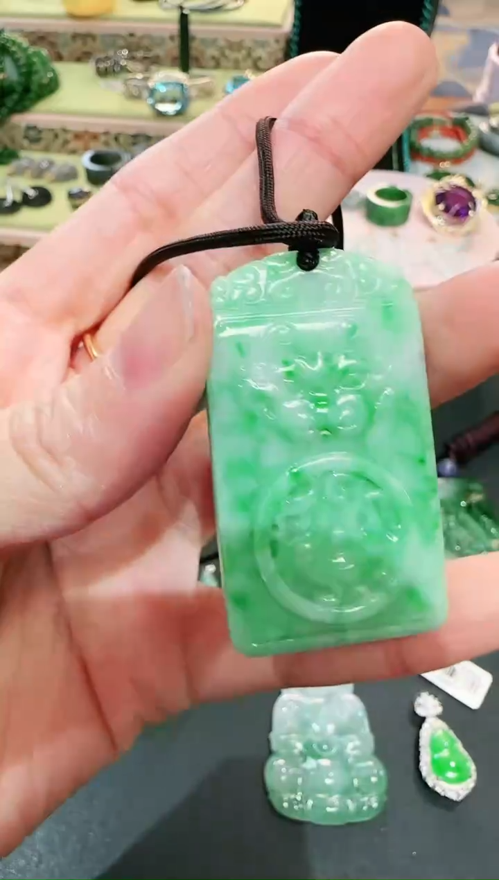 【闪购商品】翡翠颈饰未镶嵌吊坠