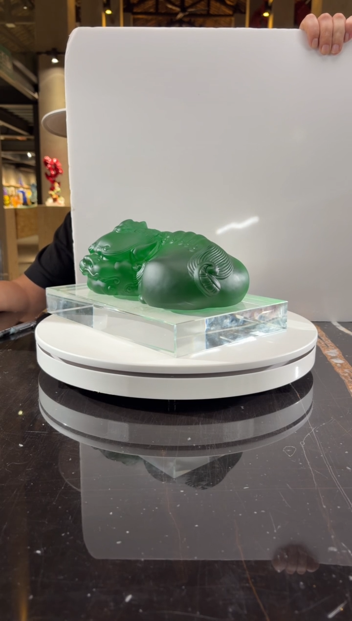 摆件CS0202042绿色卧福貔貅+300*200白水晶底座