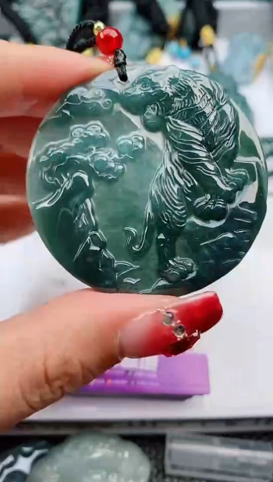 【闪购商品】翡翠颈饰未镶嵌         