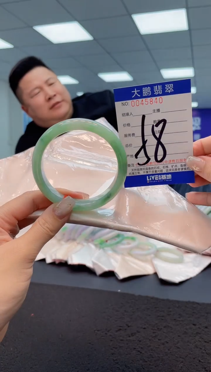 【闪购商品】翡翠手镯未镶嵌AAAAAAAAAA
