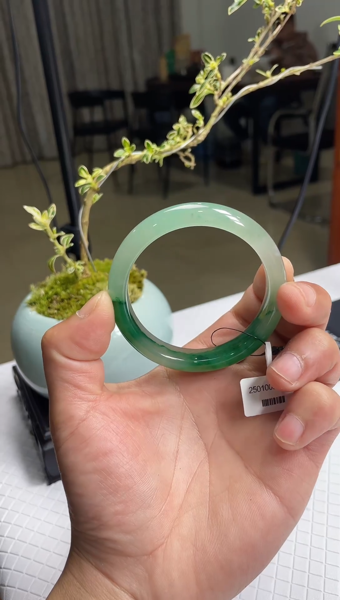 【闪购商品】石英质玉手镯未镶嵌非洲翠手镯多样性发货  