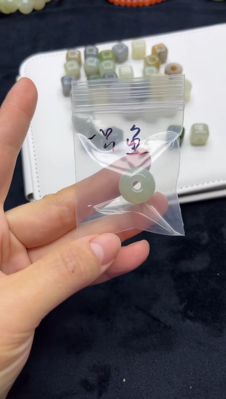 颈饰未镶嵌和田玉一*鱼和田玉单珠 老粉专享 不退不换  拍一发一