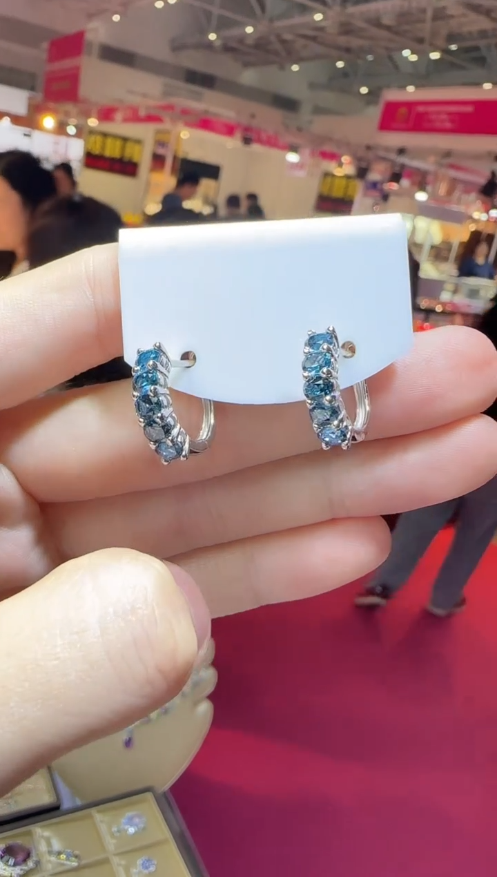 银S925镶嵌托帕石耳饰3mm伦敦蓝耳扣