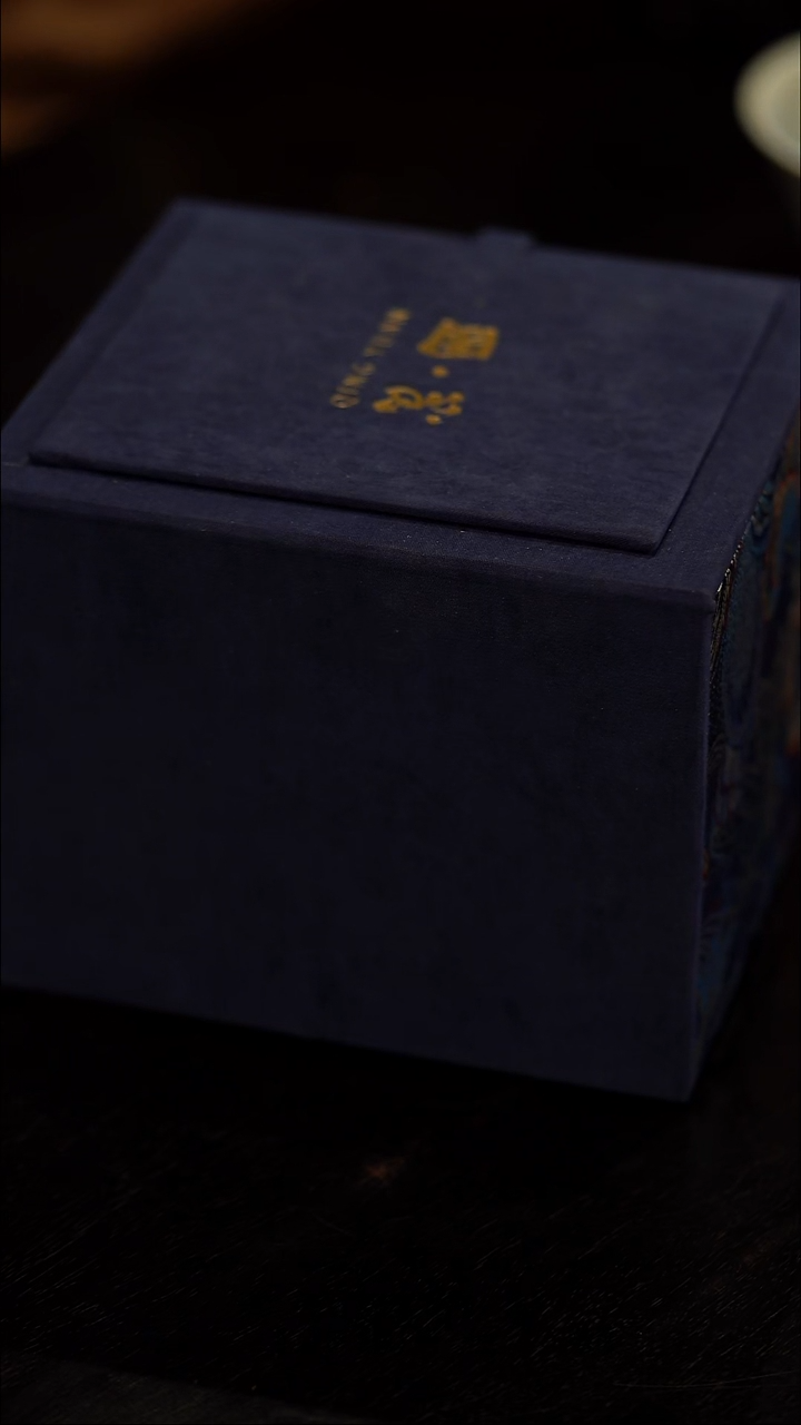 沁园青枫孔雀牡丹盖碗