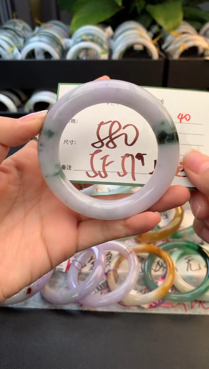 未镶嵌定制翡翠毛货需精细抛光+多人