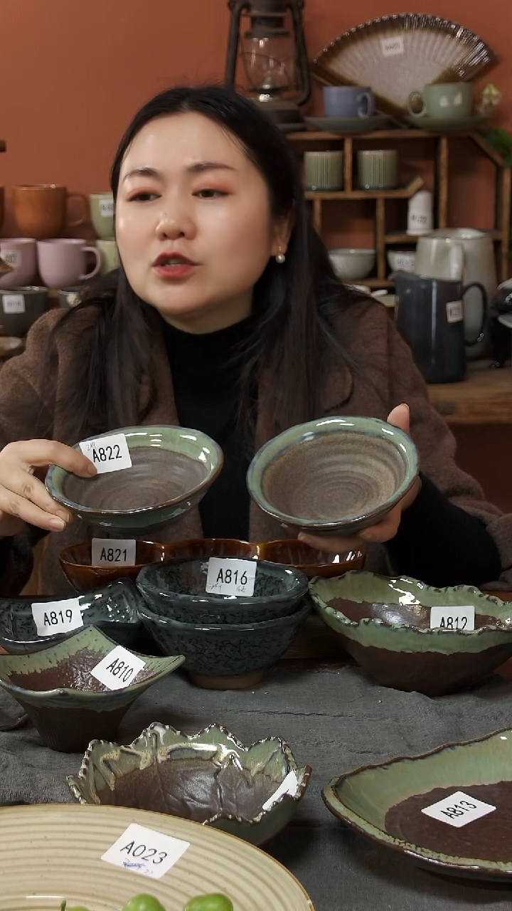 陶瓷A822陶瓷红泥底荷叶花边碗2个微瑕14.5*4