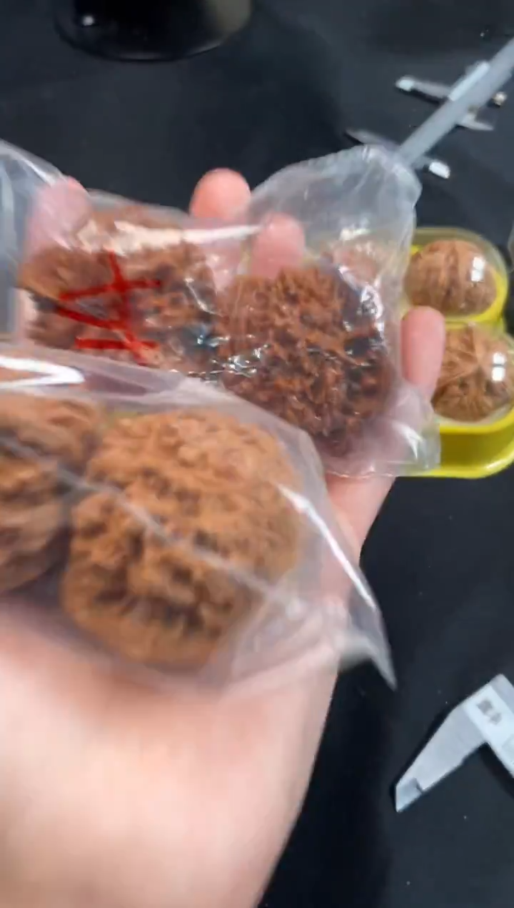 把件文玩核桃满天星44/46尺随机发