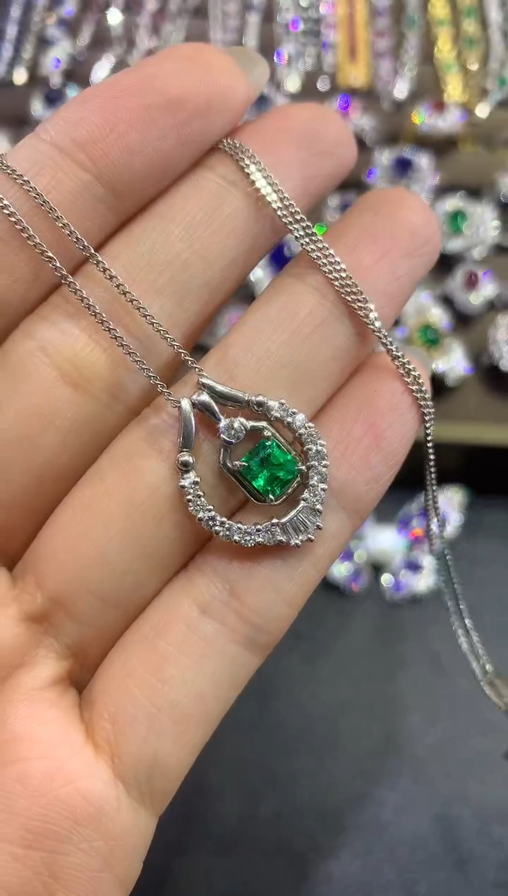 【闪购商品】祖母绿项链铂Pt900镶嵌a74      