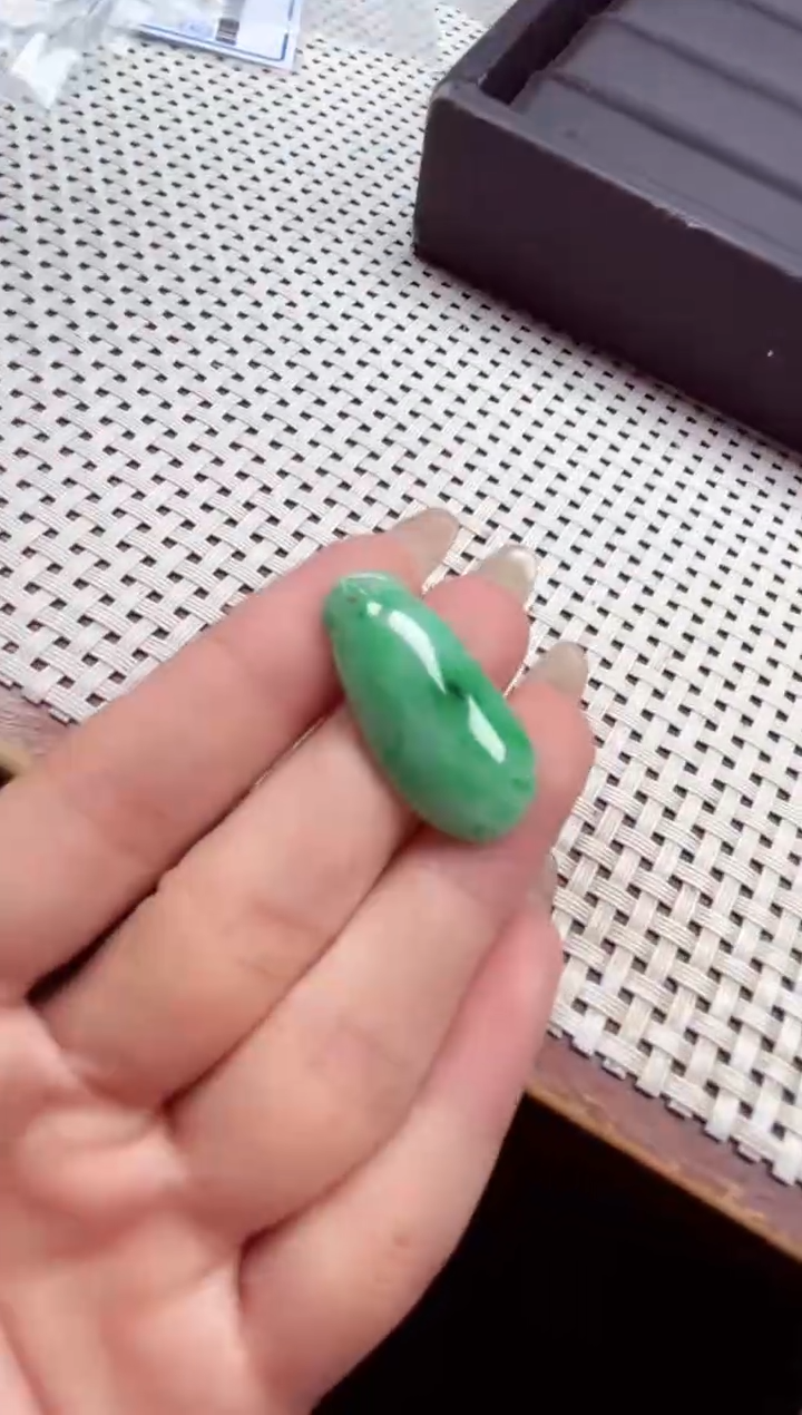 【闪购商品】翡翠颈饰未镶嵌颈饰