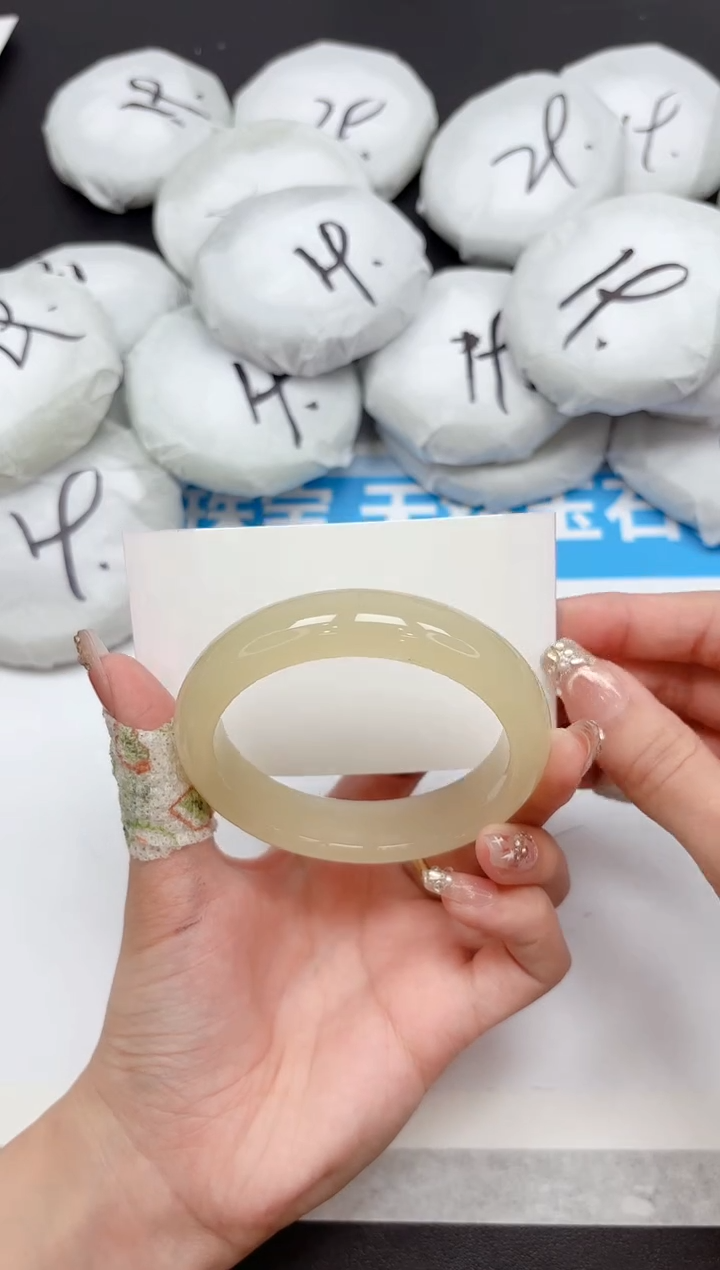 未镶嵌手镯石英质玉248-56.3