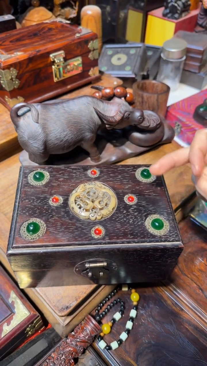 木紫檀侧翻首饰盒