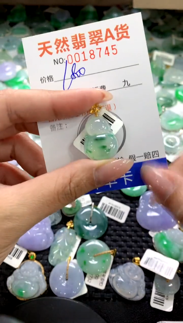 颈饰18K金镶嵌翡翠1111111111111111
