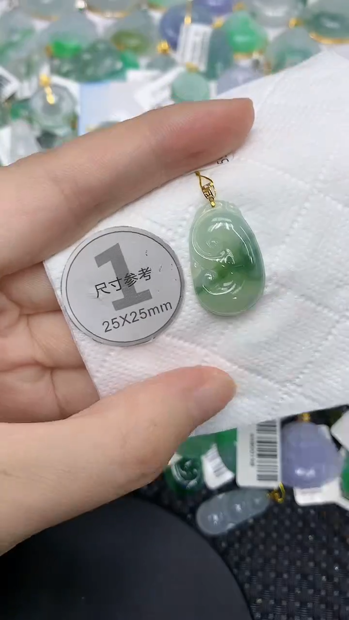 颈饰18K金镶嵌翡翠1111111111