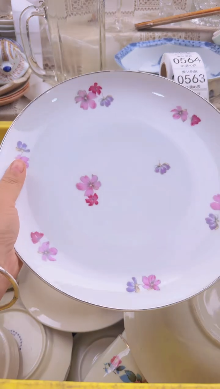 561默认微瑕，满20包邮。