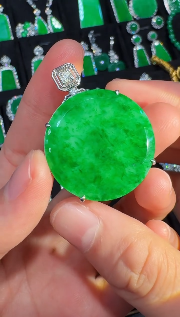 翡翠18K金镶嵌吊坠(不含链)辣色圆牌吊坠