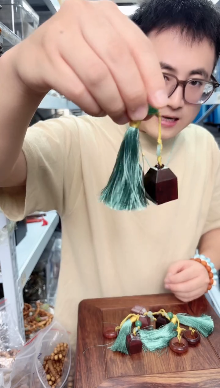 木天圆地方挂件一个