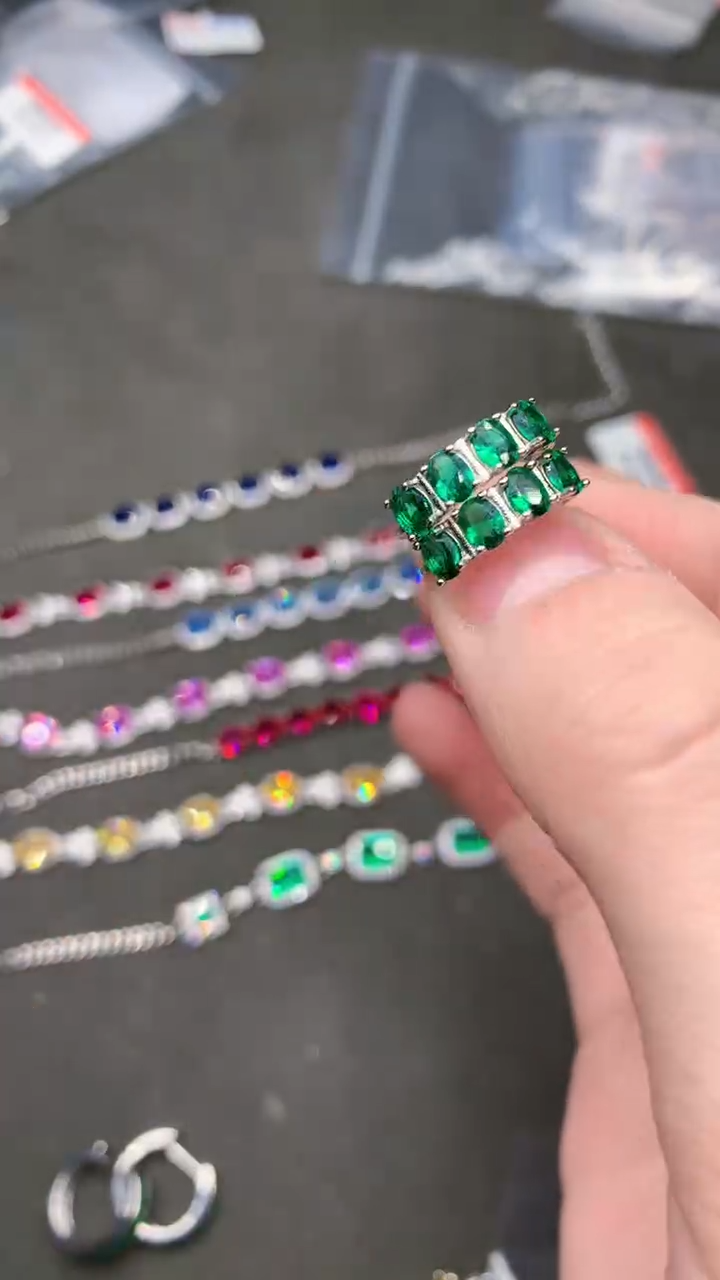 【闪购商品】祖母绿耳饰银S925镶嵌......