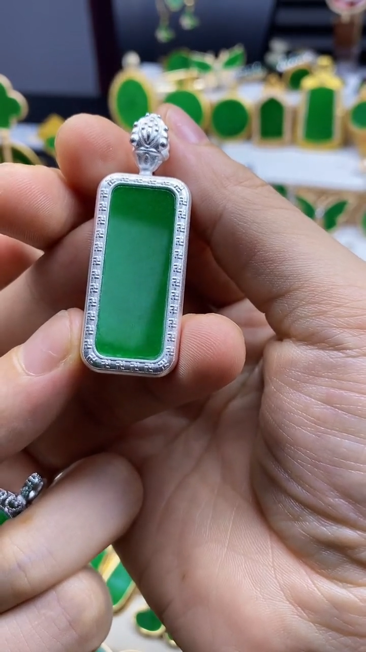 钛钢无蕉****容银色时尚吊坠