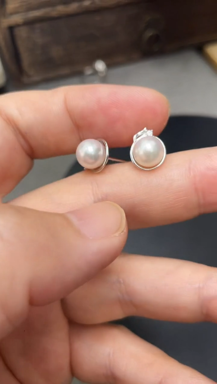 18K金镶嵌耳钉海水珍珠珍珠耳钉