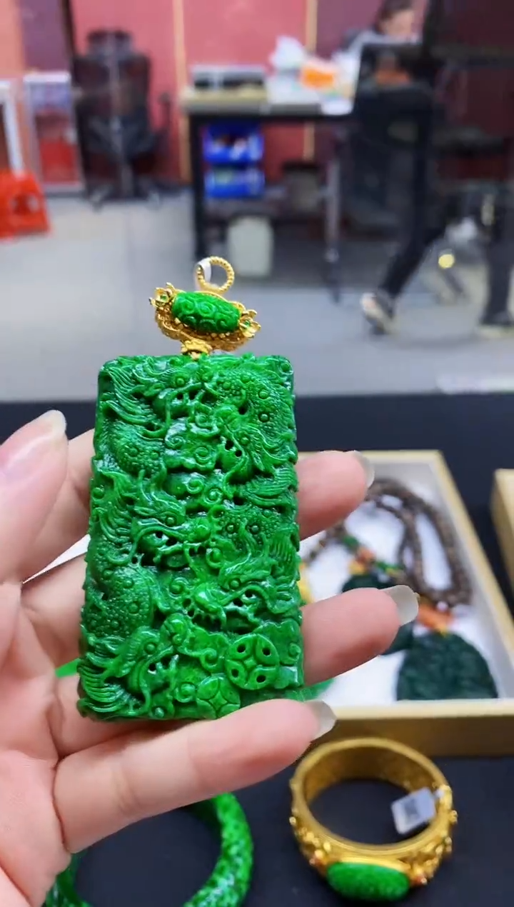 颈饰未镶嵌翡翠翡翠吊坠-107