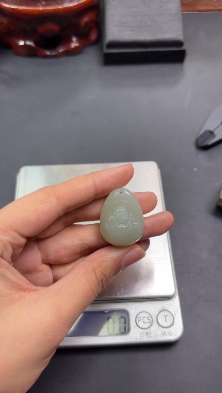 【闪购商品】和田玉吊坠(赠链)未镶嵌且末微色差近矿吊坠