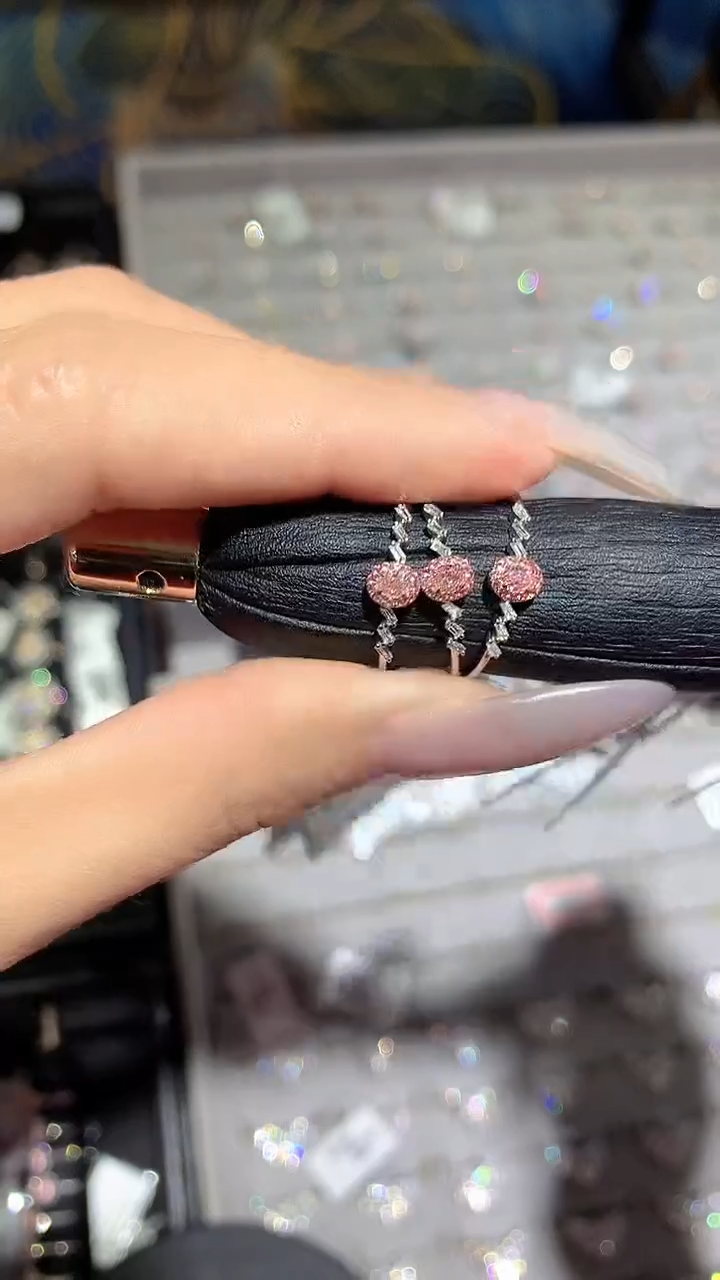 【闪购商品】钻石戒指18K金镶嵌粉钻戒指多样性发一