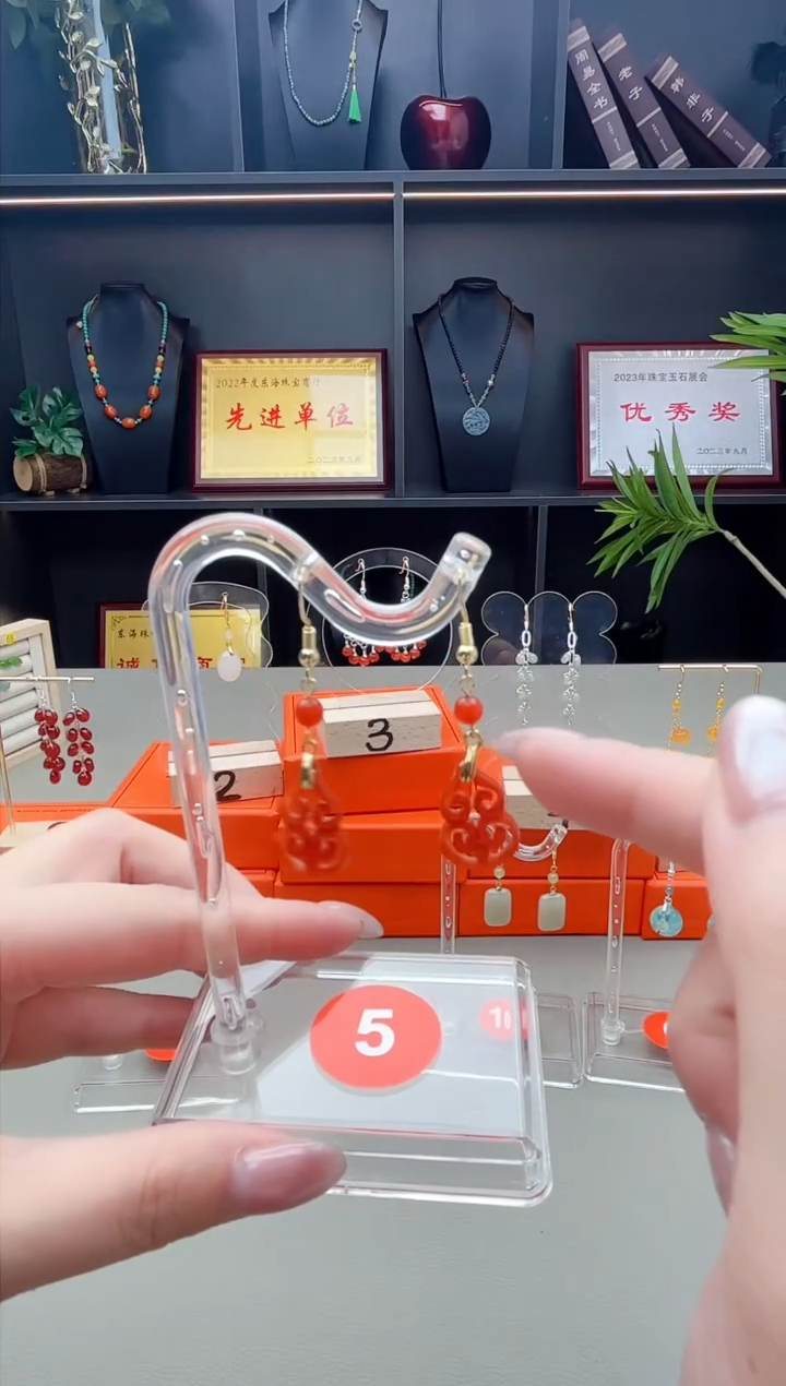 未镶嵌翡翠耳饰红色镂空葫芦