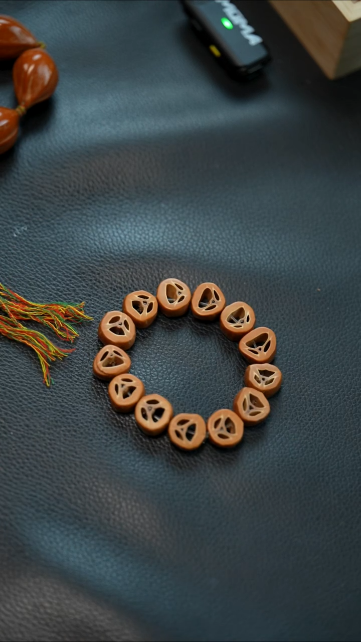 手串/手链橄榄核铁核囧脸