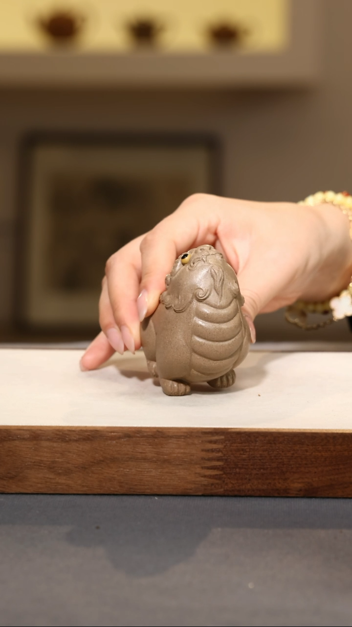 【闪购商品】紫砂茶宠望天吼-段泥