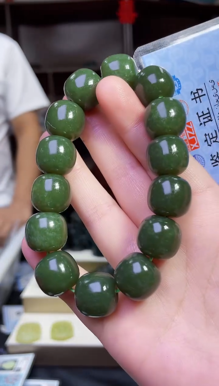 和田玉未镶嵌颈饰1