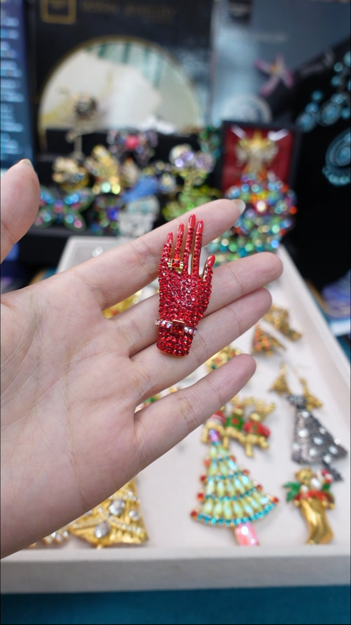 大理石铁合金多***代bw红手胸针