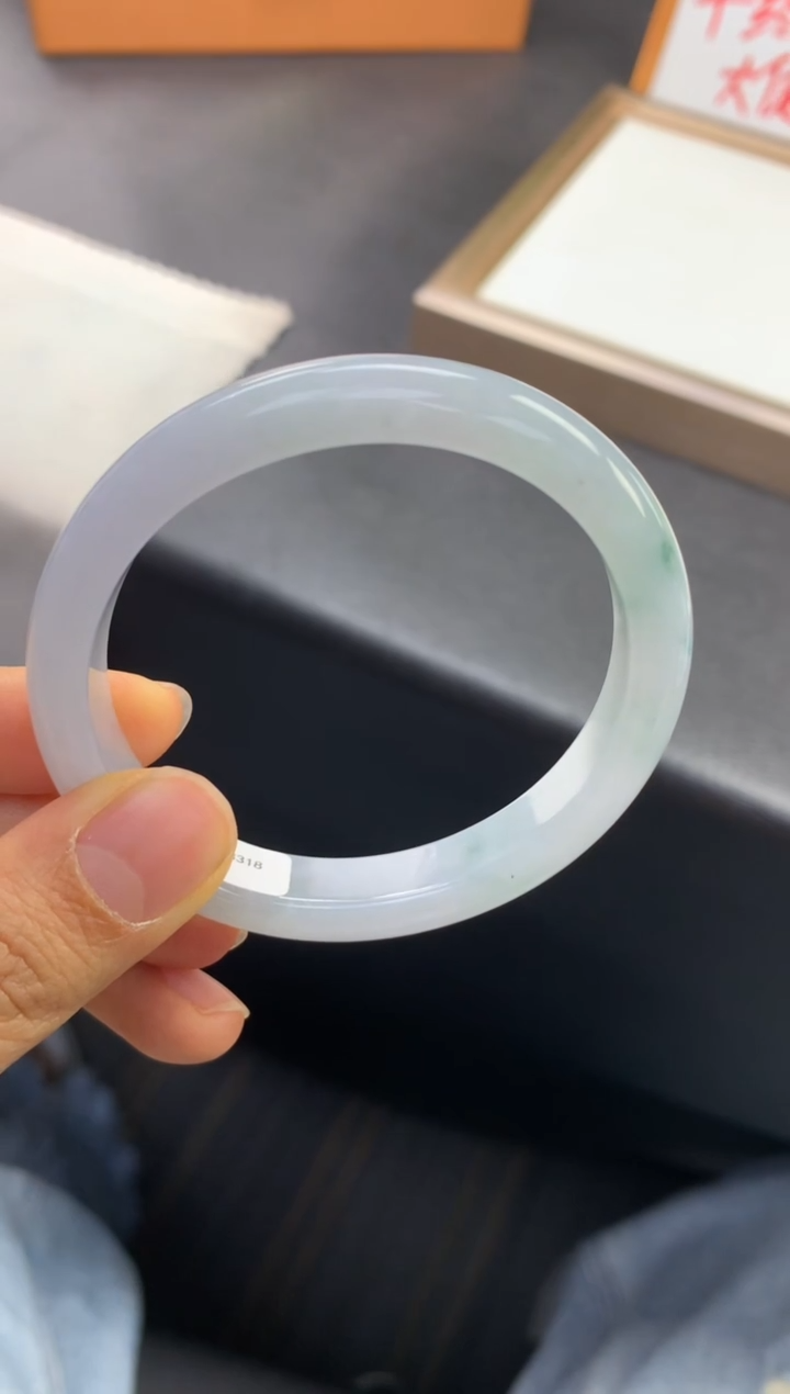 未镶嵌手镯（贵妃镯）翡翠退货需手镯吊牌标签完好