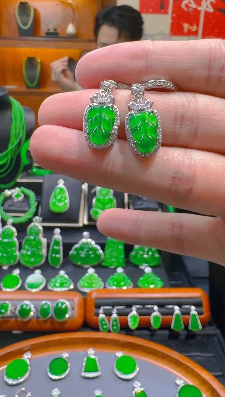 【闪购商品】翡翠耳饰未镶嵌天然A货翡翠