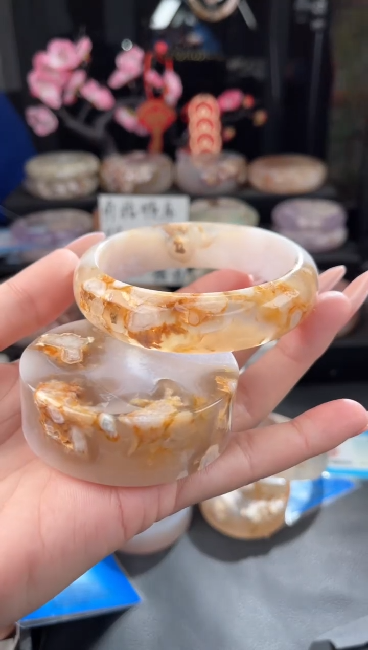 【闪购商品】石英质玉手镯未镶嵌62