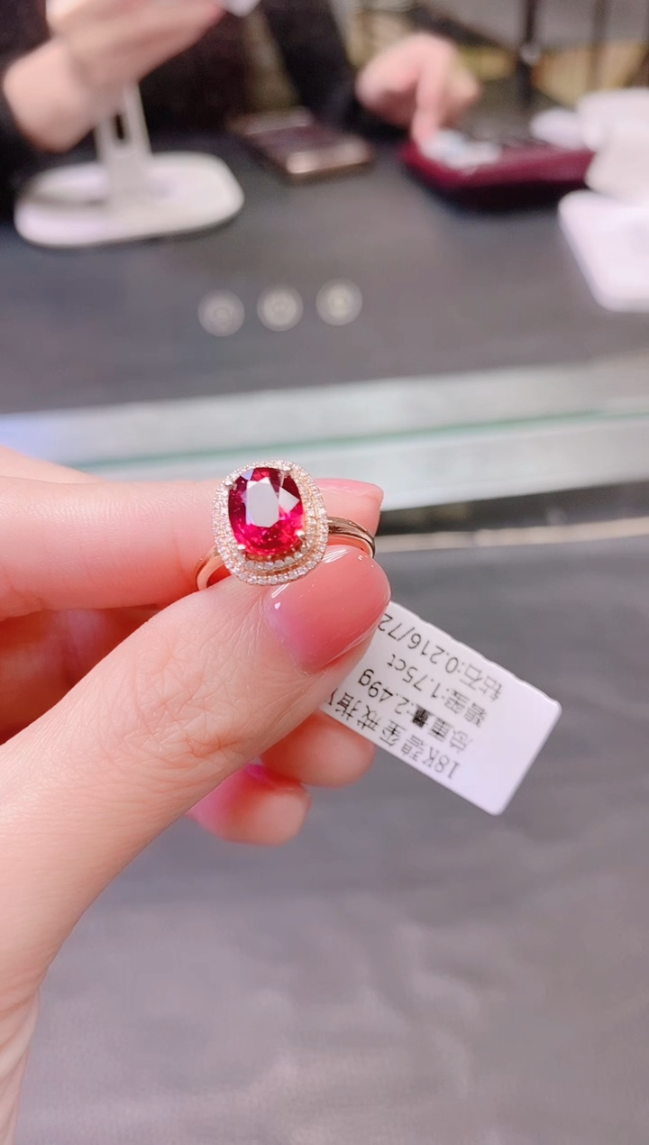18K金镶嵌戒指碧玺浓**宜1